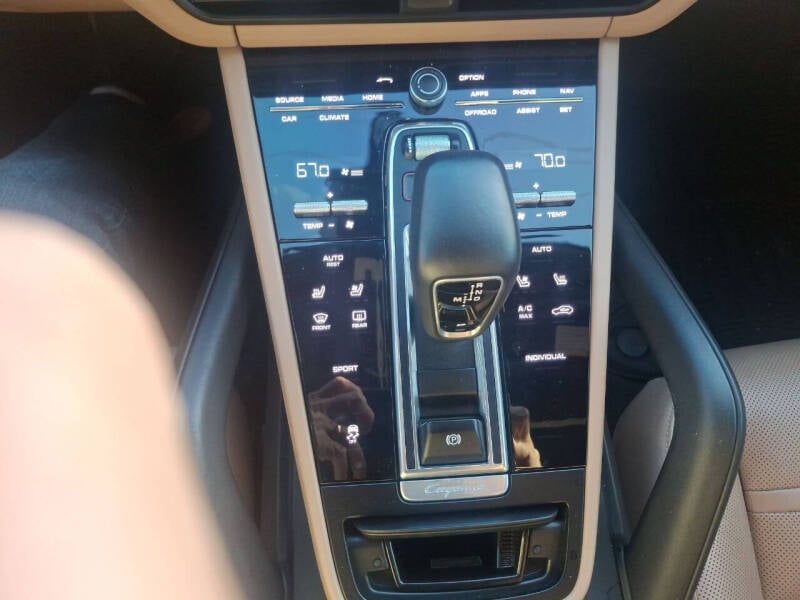 2019 Porsche Cayenne Base photo 17