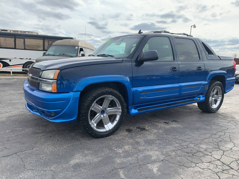 2006 Chevrolet Avalanche for sale at AJOULY AUTO SALES in Moore OK