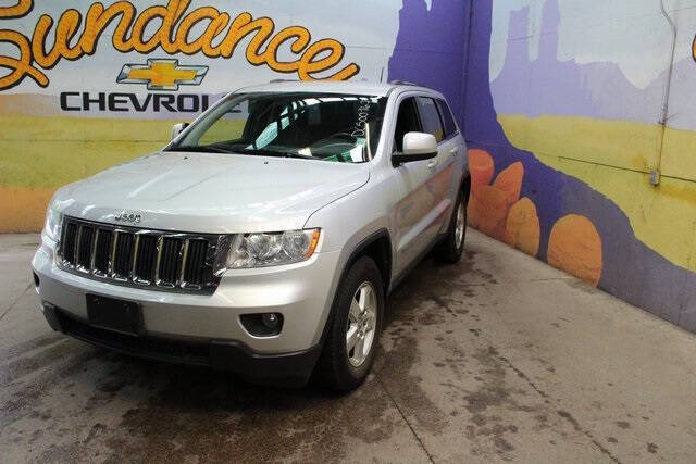 Used 2013 Jeep Grand Cherokee Laredo with VIN 1C4RJFAG4DC500962 for sale in Grand Ledge, MI