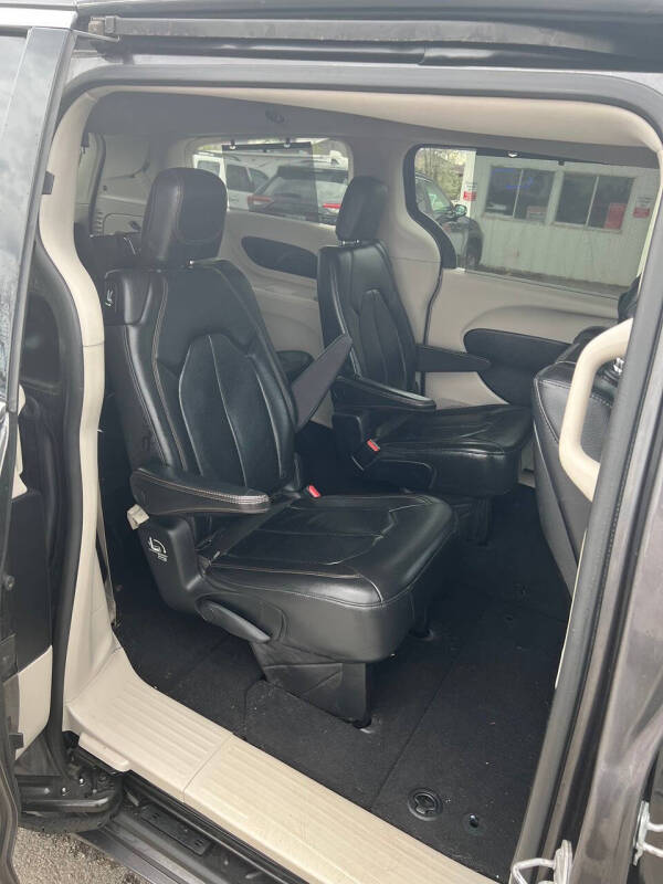 2017 Chrysler Pacifica Touring-L Plus