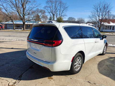 2025 Chrysler Pacifica Select