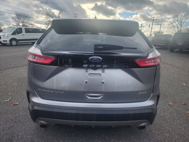 2022 Ford Edge Titanium