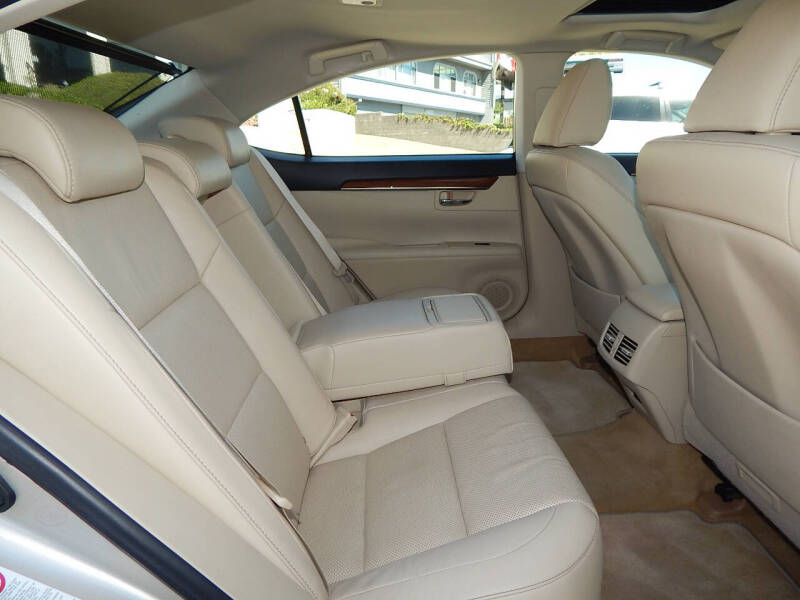 2013 Lexus ES 300h