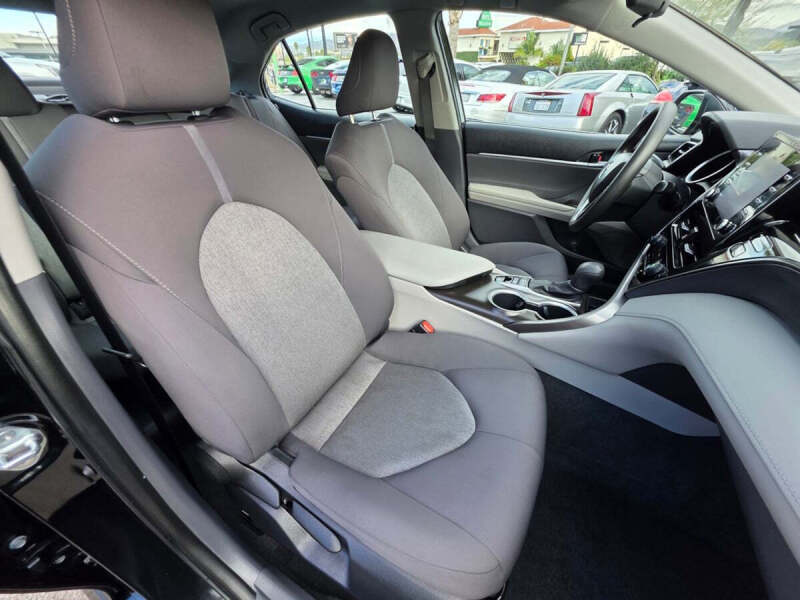 2023 Toyota Camry Hybrid LE