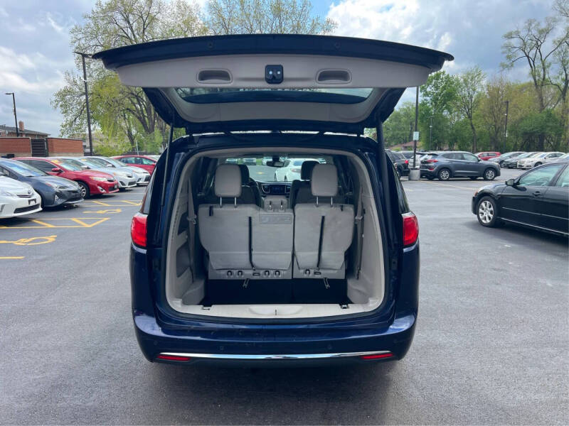 2017 Chrysler Pacifica Touring-L Plus