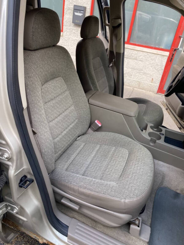 2005 Ford Explorer XLS