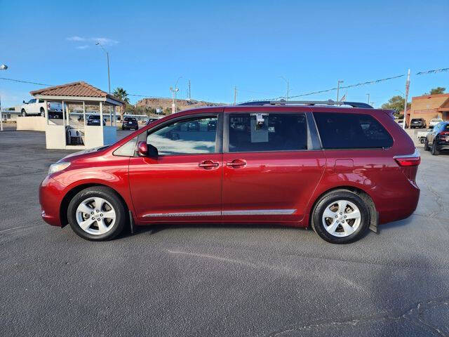 2017 Toyota Sienna LE 8-Passenger