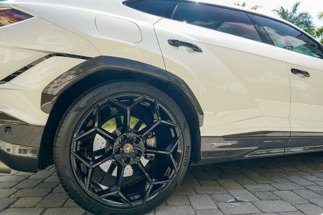 2023 Lamborghini Urus Performante