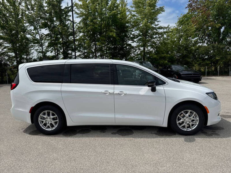 2027 Chrysler Pacifica LX