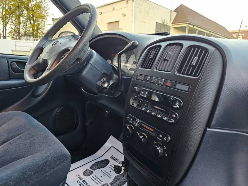 2002 Dodge Grand Caravan Sport photo 29