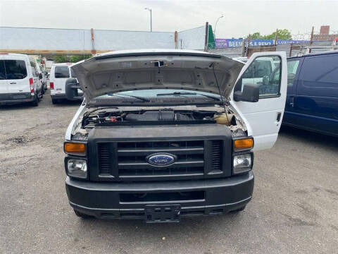 2013 Ford E-Series E-350 SD