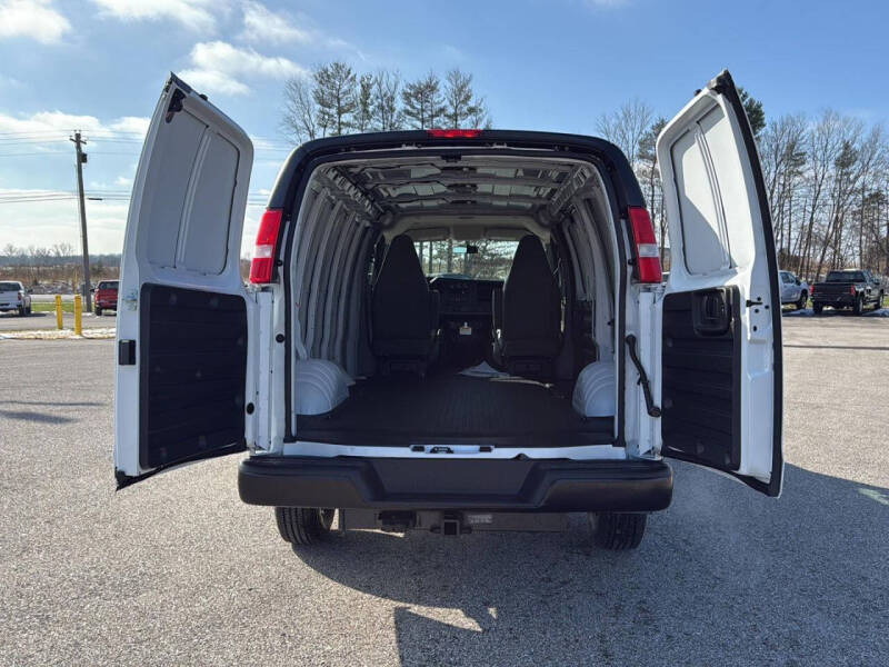 2025 Chevrolet Express 2500