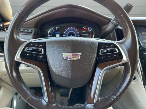 2017 Cadillac Escalade Luxury