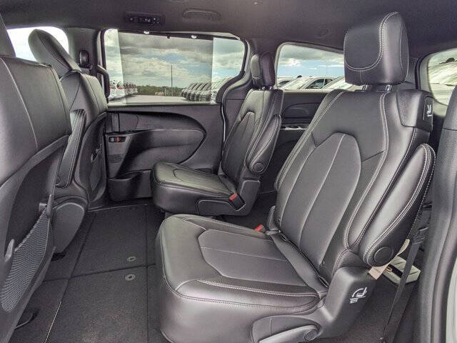 2026 Chrysler Voyager LX