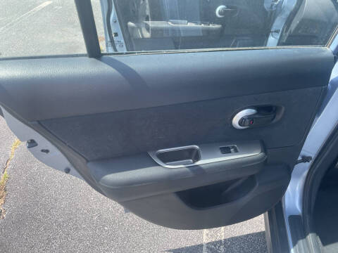 2011 Nissan Versa 1.8 S