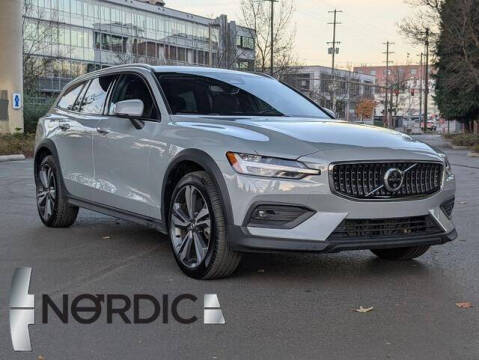 2025 Volvo V60 Cross Country B5 Plus