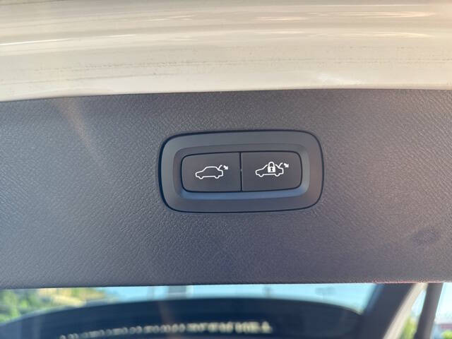 2022 Volvo XC90 T5 Momentum