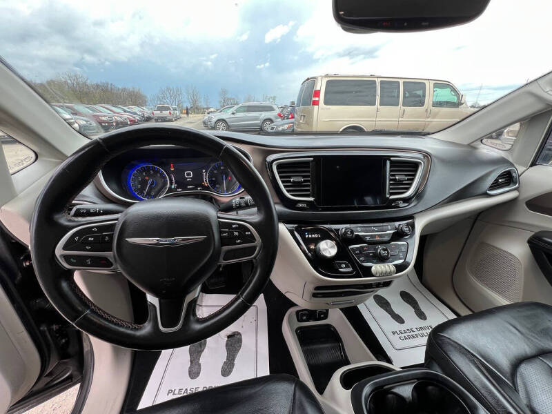 2017 Chrysler Pacifica Touring-L Plus