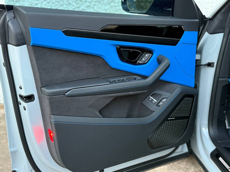 2025 Lamborghini Urus SE