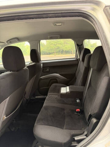 2010 Mitsubishi Outlander ES