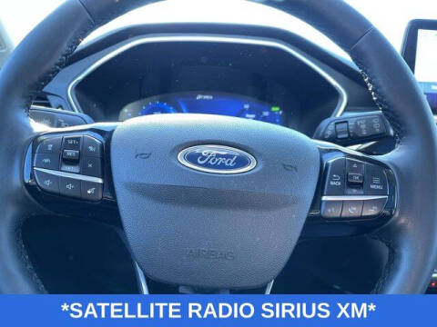 2022 Ford Escape Hybrid Titanium