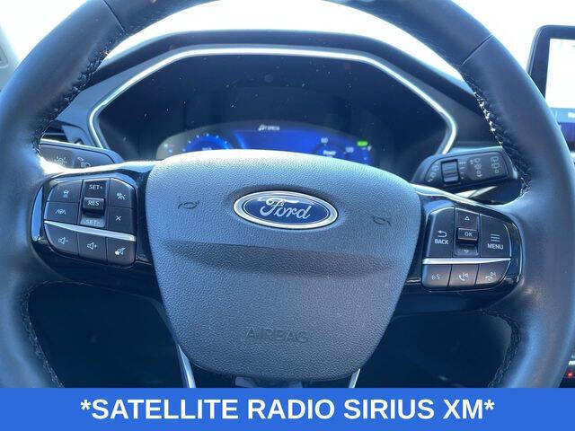 2022 Ford Escape Hybrid Titanium