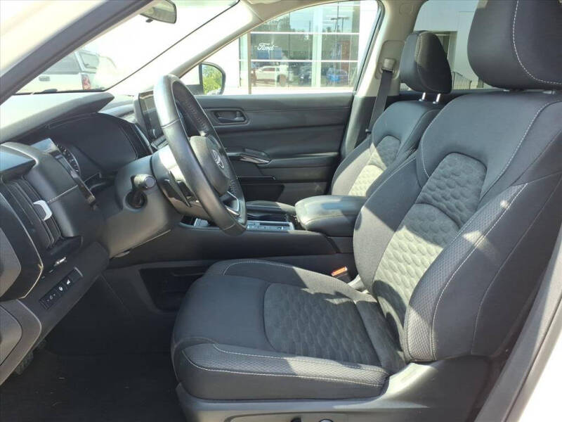 2023 Nissan Pathfinder SV