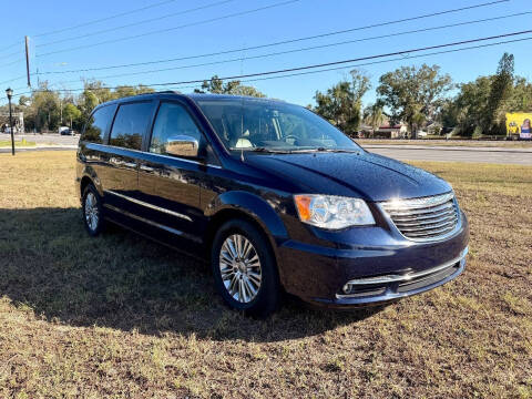 2015 Chrysler Town and Country Touring-L
