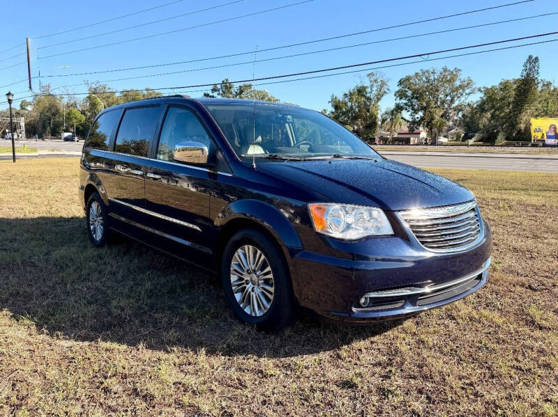 2015 Chrysler Town and Country Touring-L