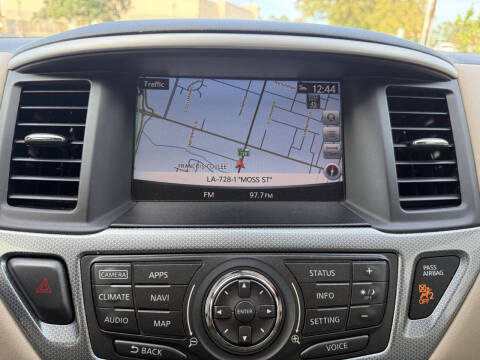 2017 Nissan Pathfinder SL