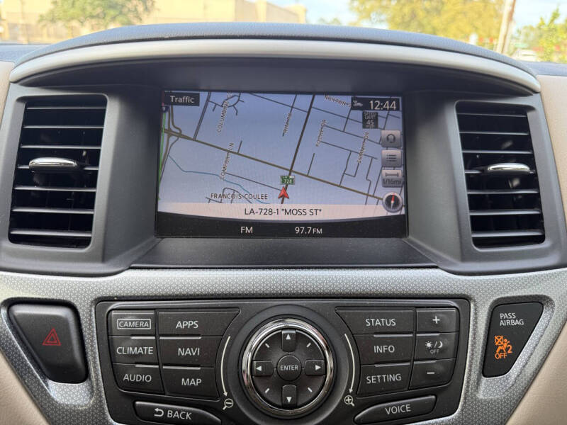 2017 Nissan Pathfinder SL