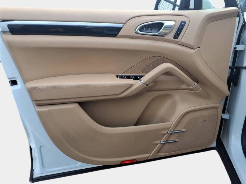 2014 Porsche Cayenne Platinum