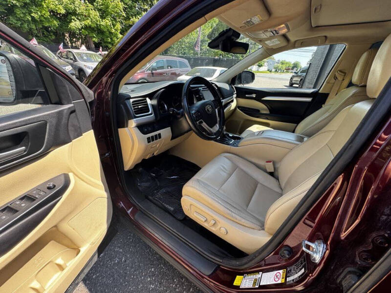 2017 Toyota Highlander SE