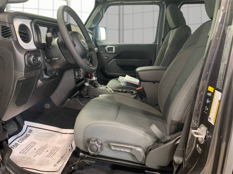 2025 Jeep Gladiator Sport