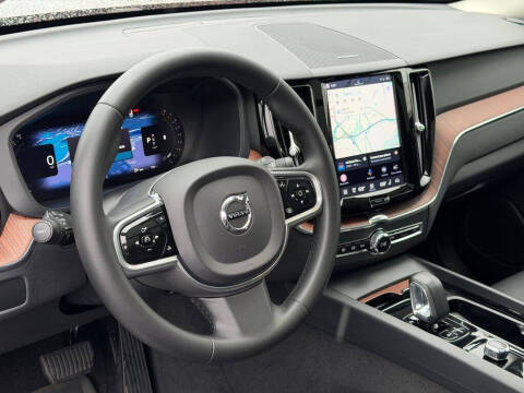 2023 Volvo XC60 B5 Plus Dark Theme