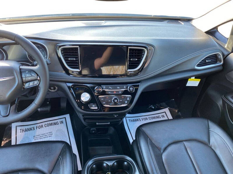2026 Chrysler Pacifica Select