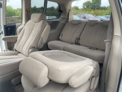 2007 Hyundai Entourage GLS