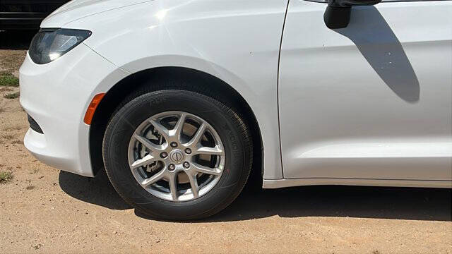 2026 Chrysler Voyager LX