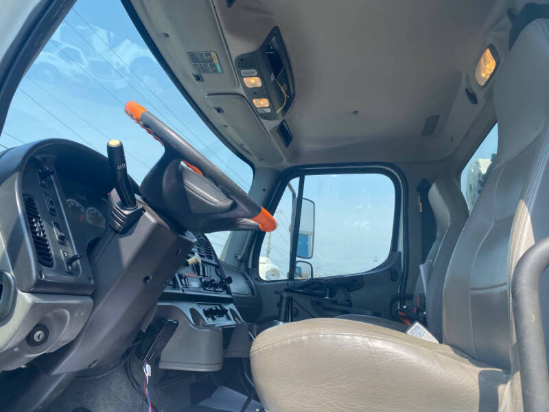 2008 Freightliner M2 106