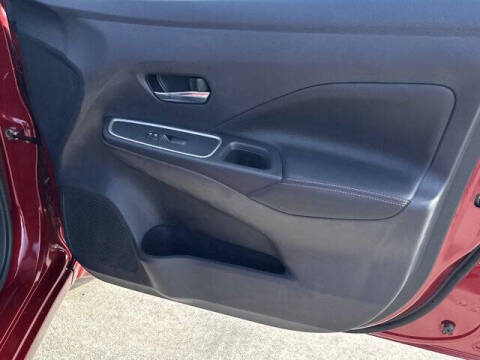 2025 Nissan Versa SR