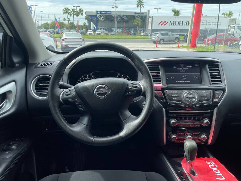 2020 Nissan Pathfinder SV