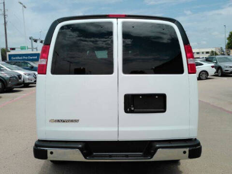 2025 Chevrolet Express LT 3500