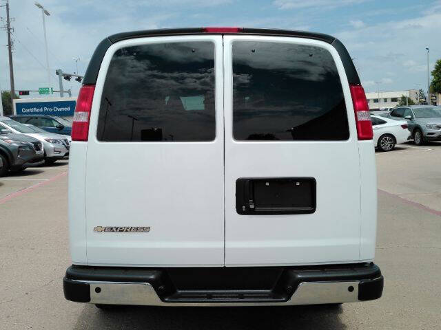 2025 Chevrolet Express LT 3500