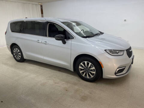2024 Chrysler Pacifica Plug-In Hybrid Select