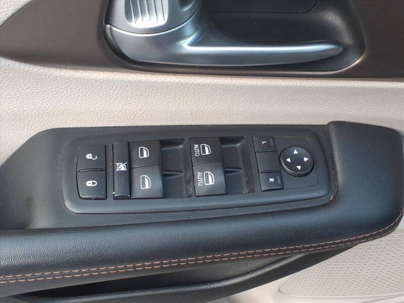 2017 Chrysler Pacifica Touring-L