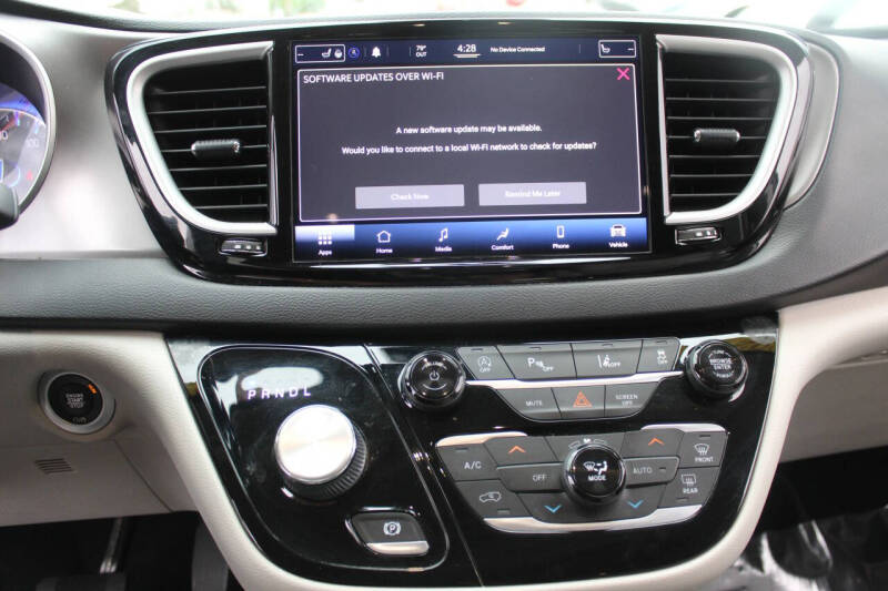 2021 Chrysler Pacifica Touring L