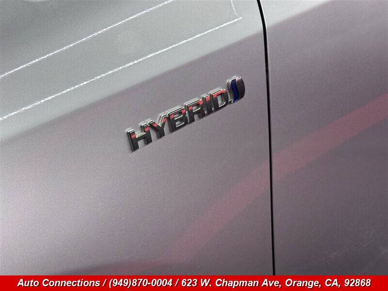 2014 Toyota Prius v Five