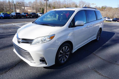 2019 Toyota Sienna for sale at Modern Motors - Thomasville INC in Thomasville NC