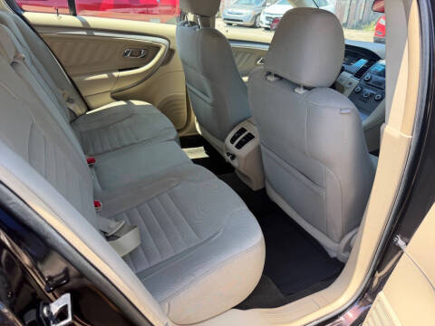 2014 Ford Taurus SE