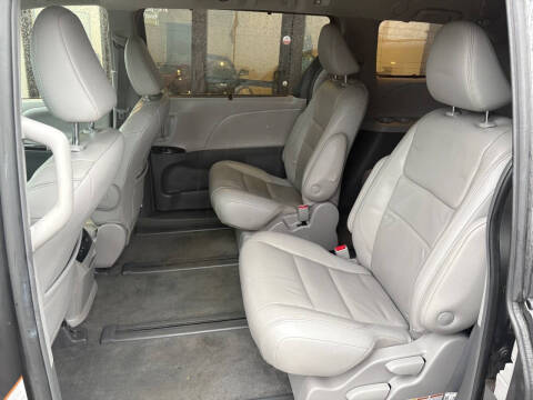 2018 Toyota Sienna XLE Premium 7-Passenger